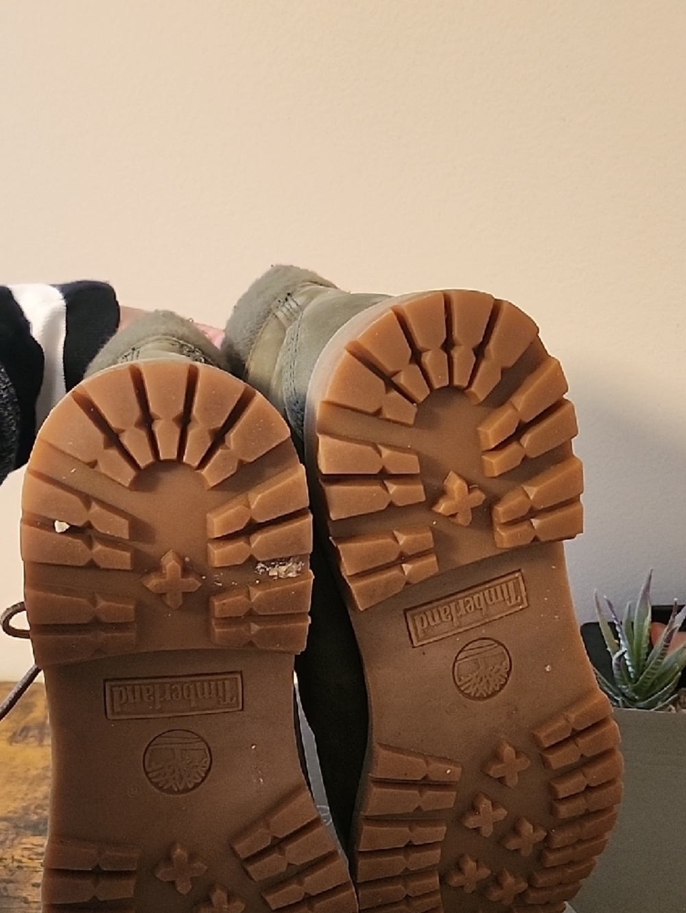 Timberland Lace-Up Suede Boots in Olive Green with Tan Laces - Picture 5 of 7